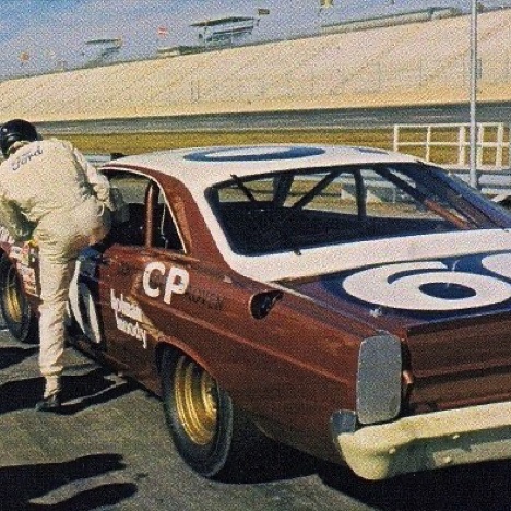 Par de portière en Nascar, les portes sont soudées !