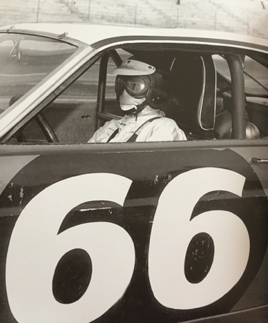 le pilote de la Ford N°. 66...