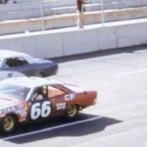 Jim dans le Ford Fairlane de Holman et Moody