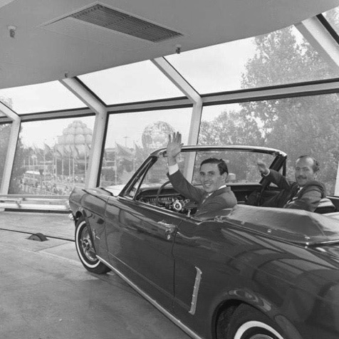 Avec Colin au volant d'une Ford Mustang à la foire Mondiale de New-York 1964