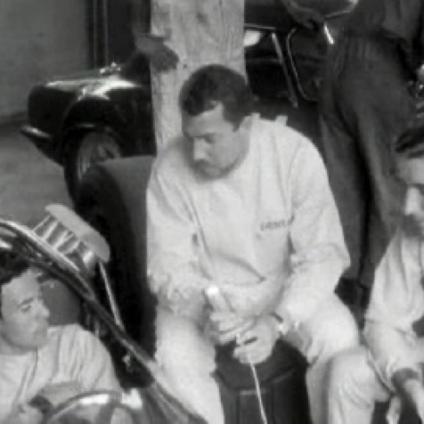 Interview Jim par les 2 Jo, Siffert et Bonnier à Ollon Villars pour la course de côte au volant de la Lotus 38 d'Indianapolis...