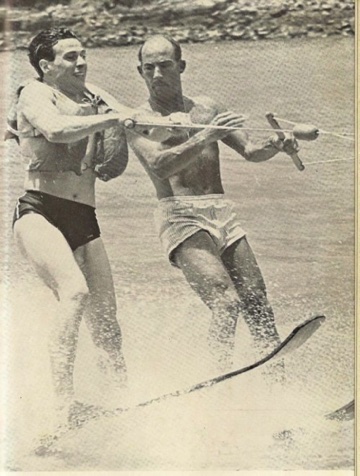 duo à ski nautique avec Stirling Moss