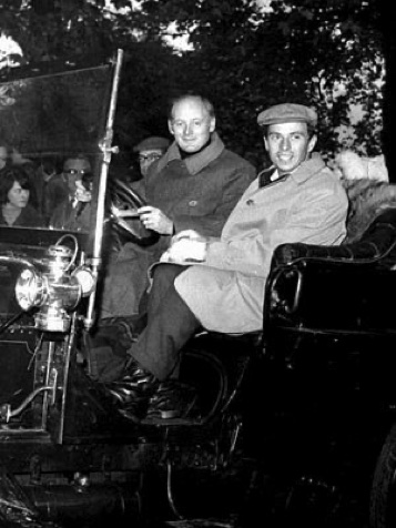 Jim sur une Mercedes en compagnie de Lord Montagu  au Motor Museum en 1964