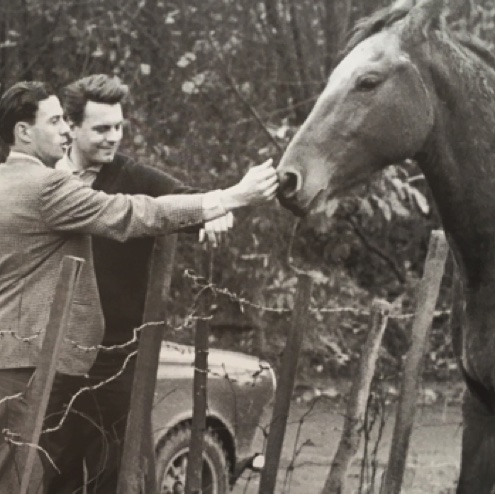 Entrainement avant le départ, Jim avec Roger Clark son conseiller...
(Pas le cheval mais Roger Clark !) Entrainement avant le départ, Jim avec Roger Clark son conseiller...
(Pas le cheval mais Roger Clark !)