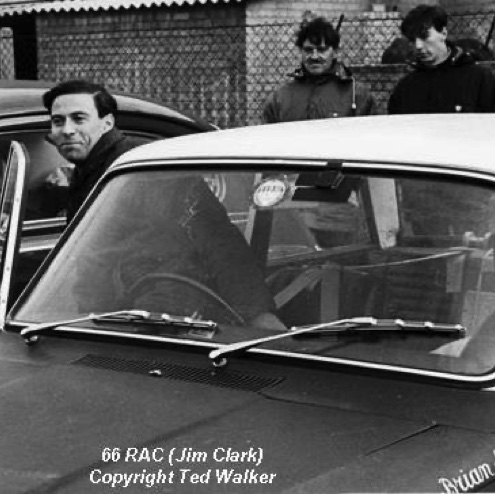 Au premier matin, la Cortina Lotus au contrôle, c'est Jim qui est au 
© Ted Walker