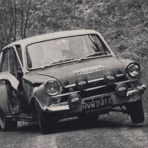 JIm a modifié la carosserie de la Cortina Lotus... JIm a modifié la carosserie de la Cortina Lotus...