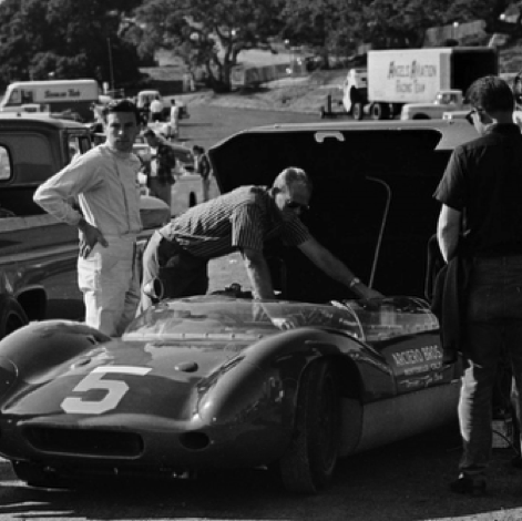 Parc des coureurs à Monterey pour le GP du Pacifique sur la Lotus 19 du team Arcieros Bros
