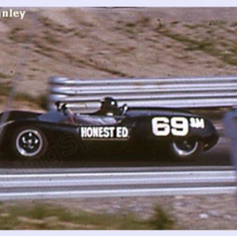 Player's 200  sur le circuit de Mosport 1963 : Jim sur la Lotus 23B