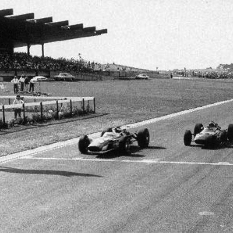 Victoire de justesse devant Chris Amon !