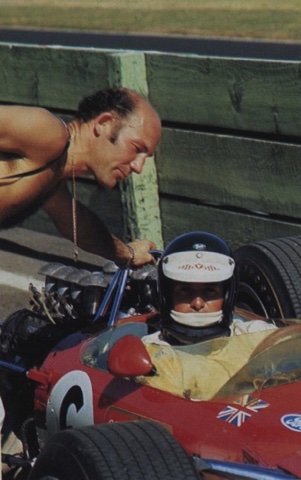 Stirling Moss venait en Tasmanie pour encourager son ami