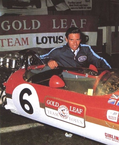 Jim pose devant la nouvelle livrée