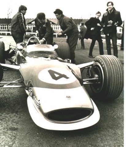 Essais aérodynamique chez Lotus avec la greffe de cette bavette