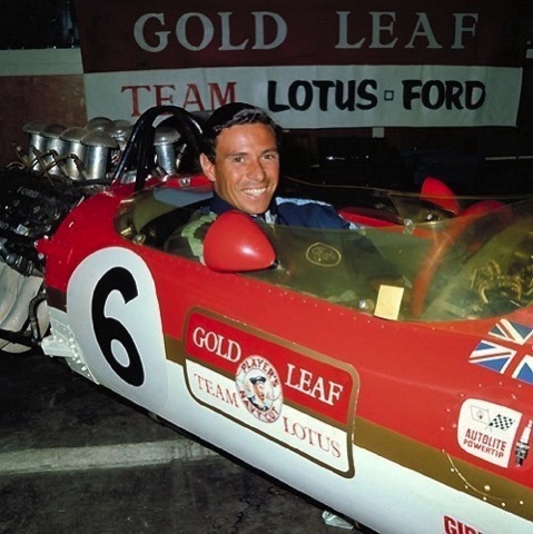 Dans le cockpit de la Lotus 49 et sa nouvelle livrée rouge et or