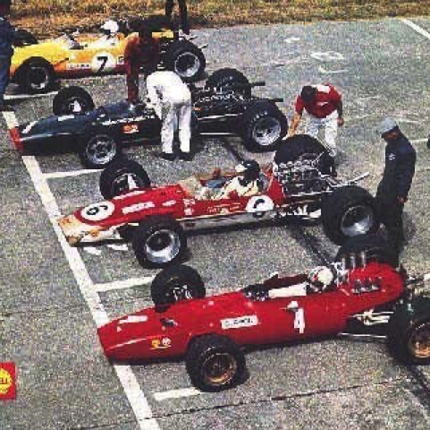 Teretonga aux côtés de Chris Amon et Bruce MacLaren sur BRM et Franck Gardner sur Brabham Alfa Roméo