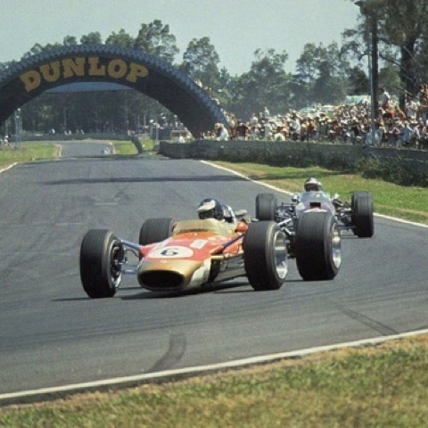 Warwik Farm et sa célèbre paaserelle comme celle du Mans