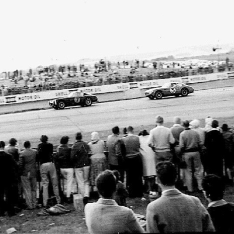 En bagarre avec Stirling Moss sur le Ferrari 250 .
Contribution Antoine Legrand du forum Autodiva