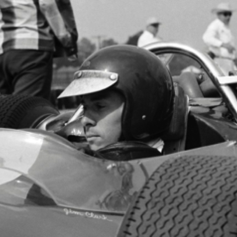 Jim concentré dans le cockpit de la Lotus Ford 34